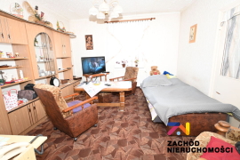 Dom z zabudowaniami - PoŁęcko